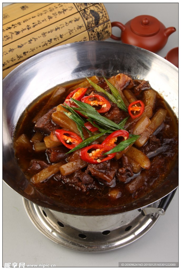 萝卜焖牛腩
