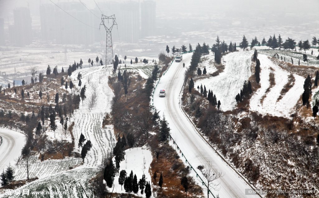 风雪龙尾坡