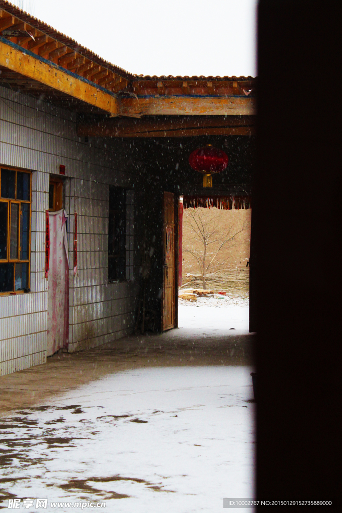 庭院下雪
