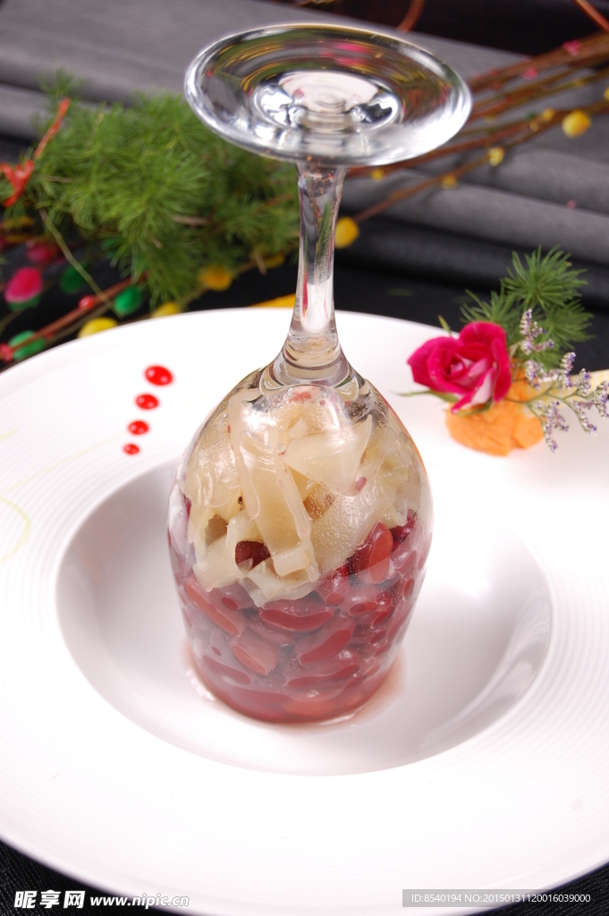 红酒腰豆烩鱼肚