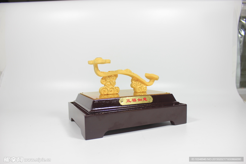 绒沙金如意斜视
