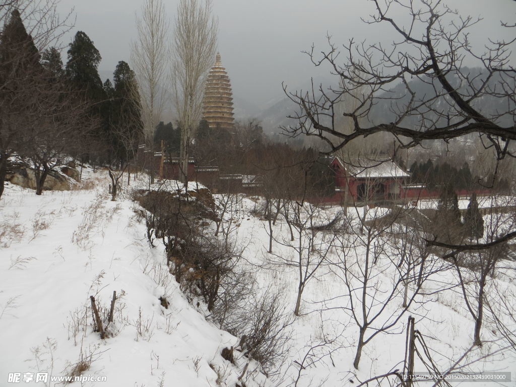 嵩岳寺雪景