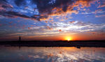 夕阳湖畔