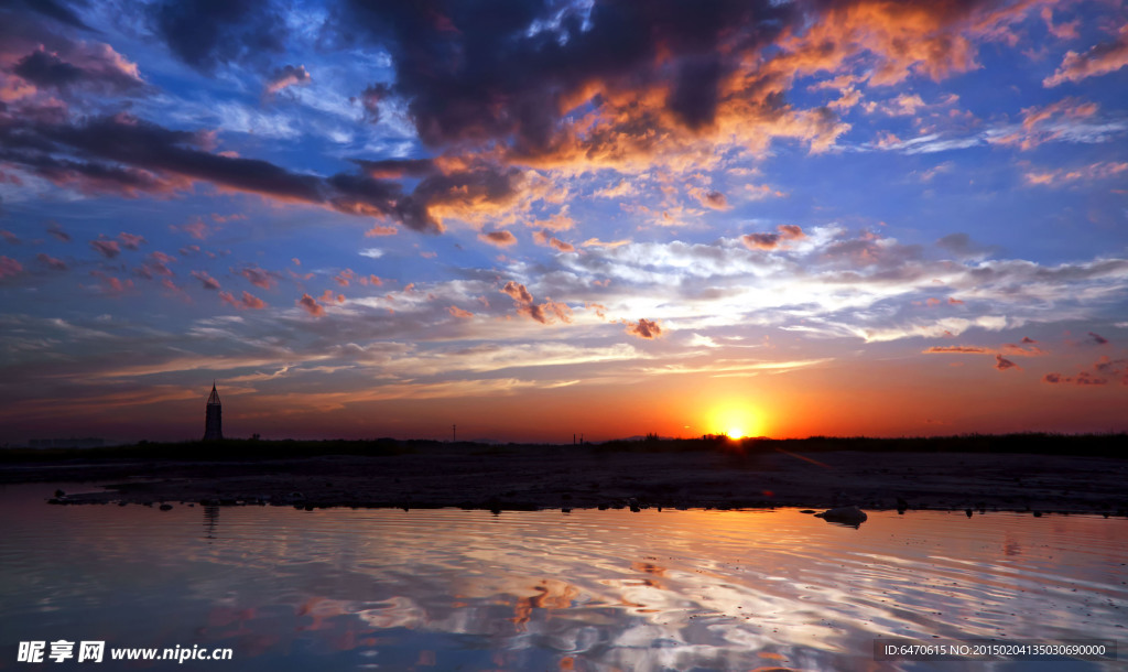 夕阳湖畔