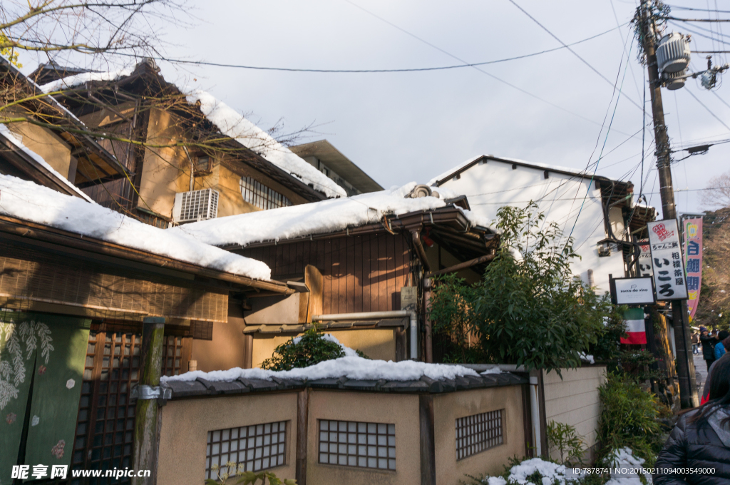 雪后的日本城镇风光