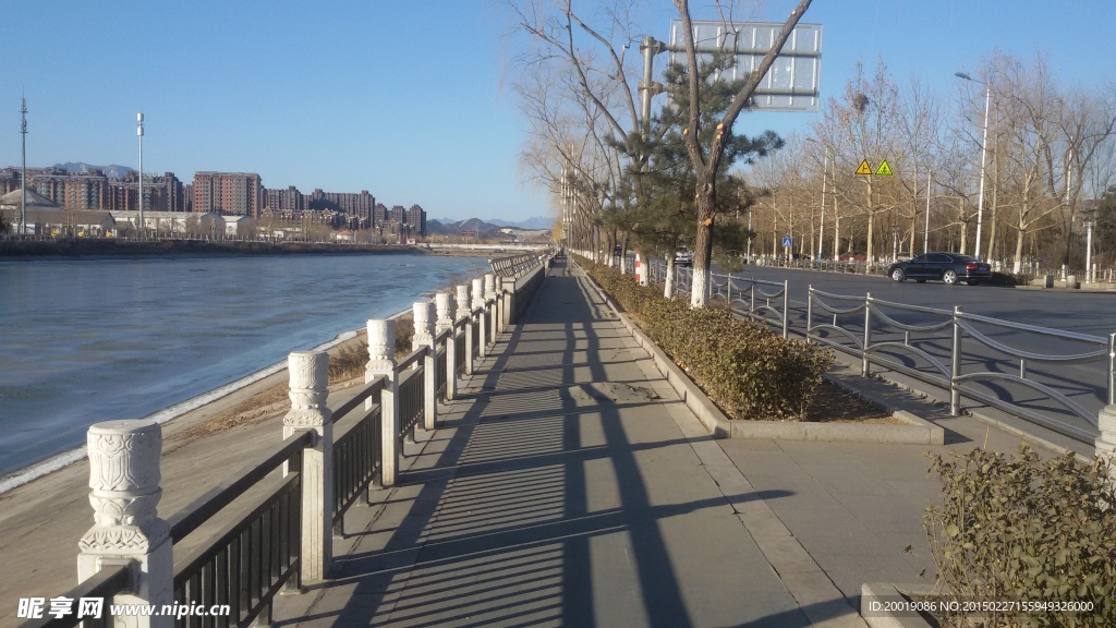 河岸风景