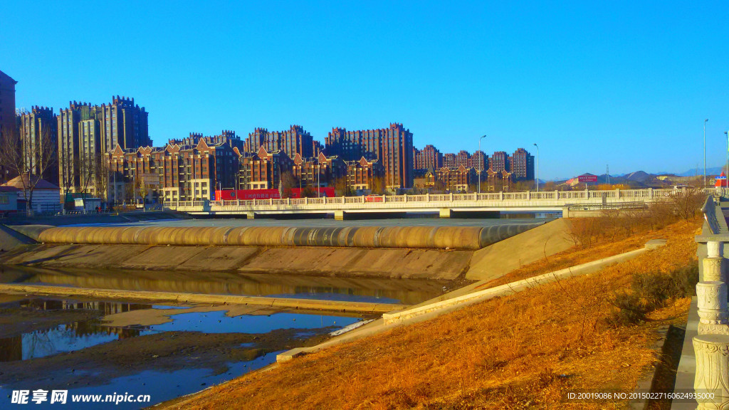 河岸风景