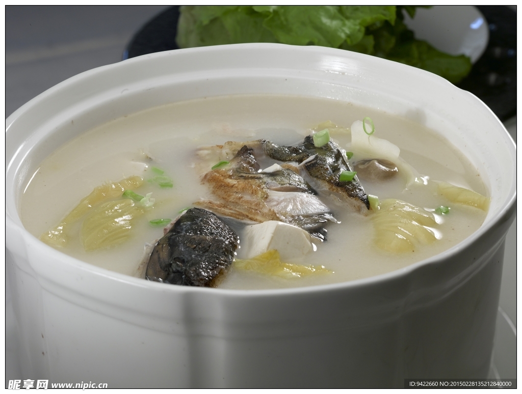 咸菜鱼头豆腐汤