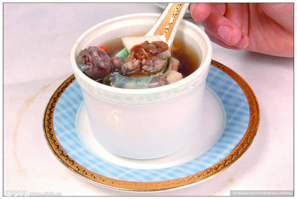 淮杞圆肉炖水鱼