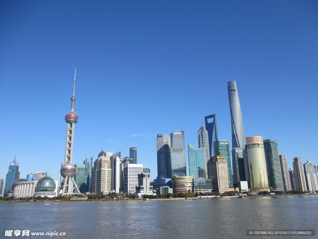 东方明珠  上海中心   蓝天
