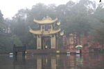 雨中峨眉山脚下景色