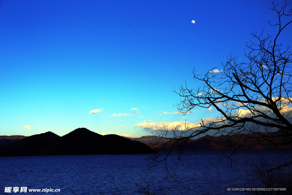 泸沽湖夜景
