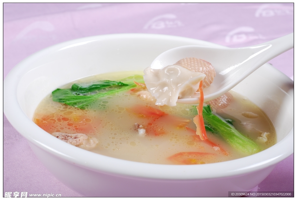 浓汤饺子鸡