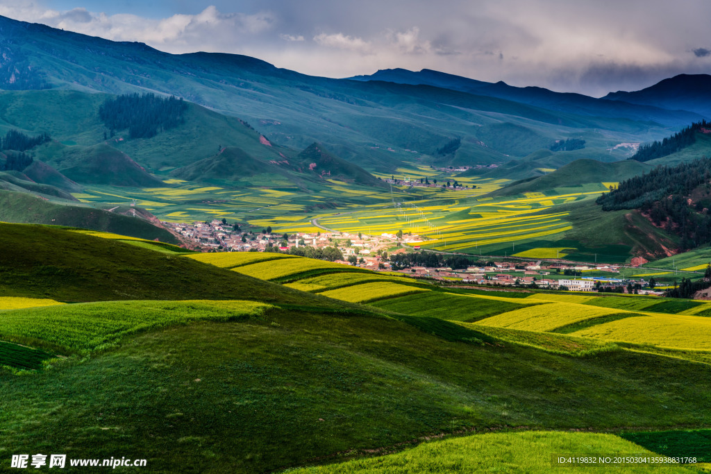 山谷自然风景