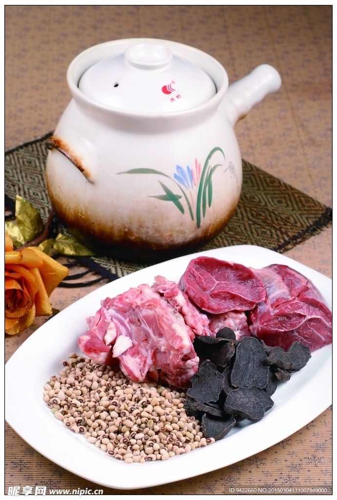何首乌眉豆煲牛月展