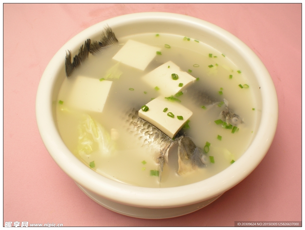 三文鱼头豆腐汤怎么做_三文鱼头豆腐汤的做法视频_艺朵儿五味家宴_豆果美食