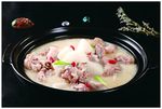 砂锅煮弯骨