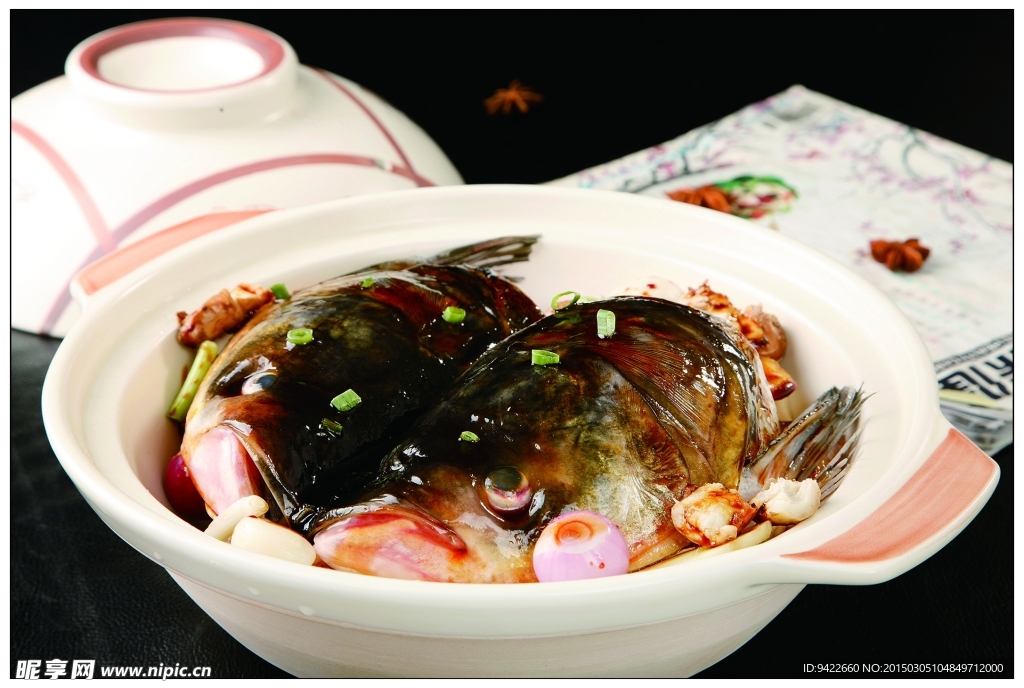 生锔砂锅鱼头