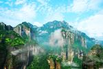 山峰云雾