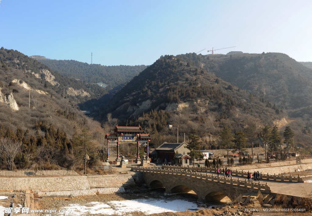 龙泉寺山门