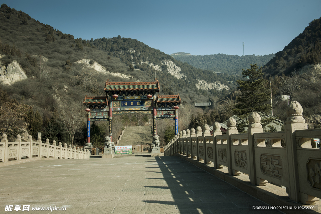 龙泉寺山门