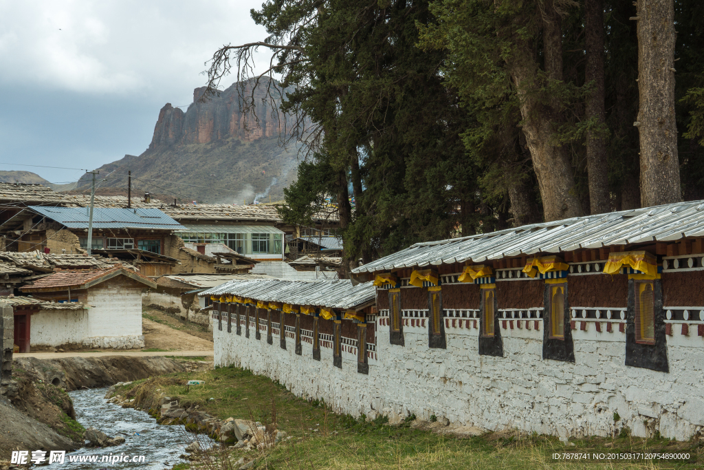 郎木寺旅游格尔底寺乡间