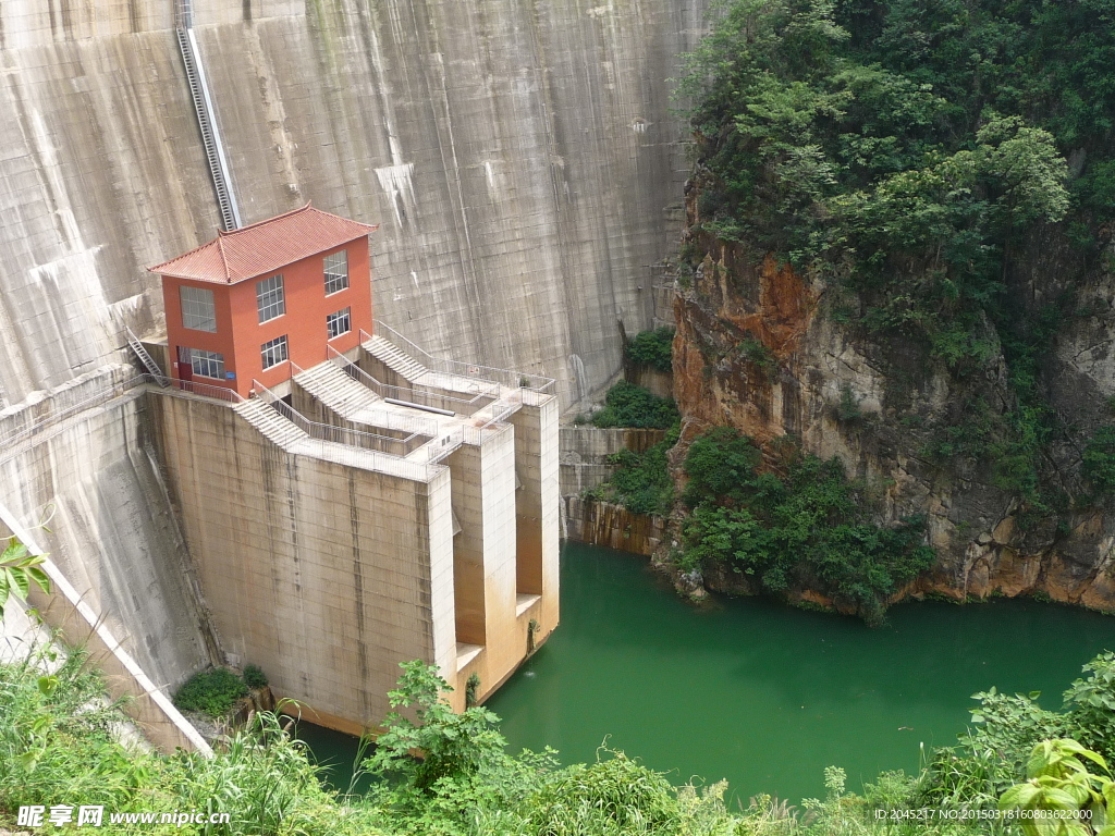 堤坝脚