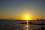夕阳下的海边码头