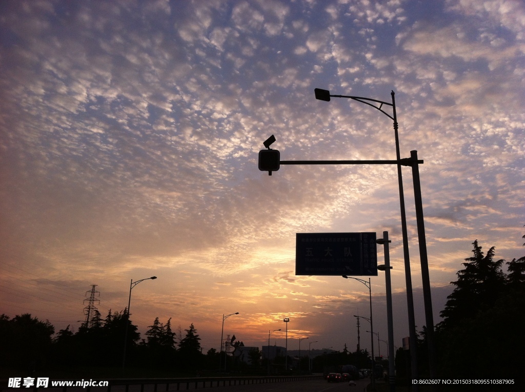 公路夕阳