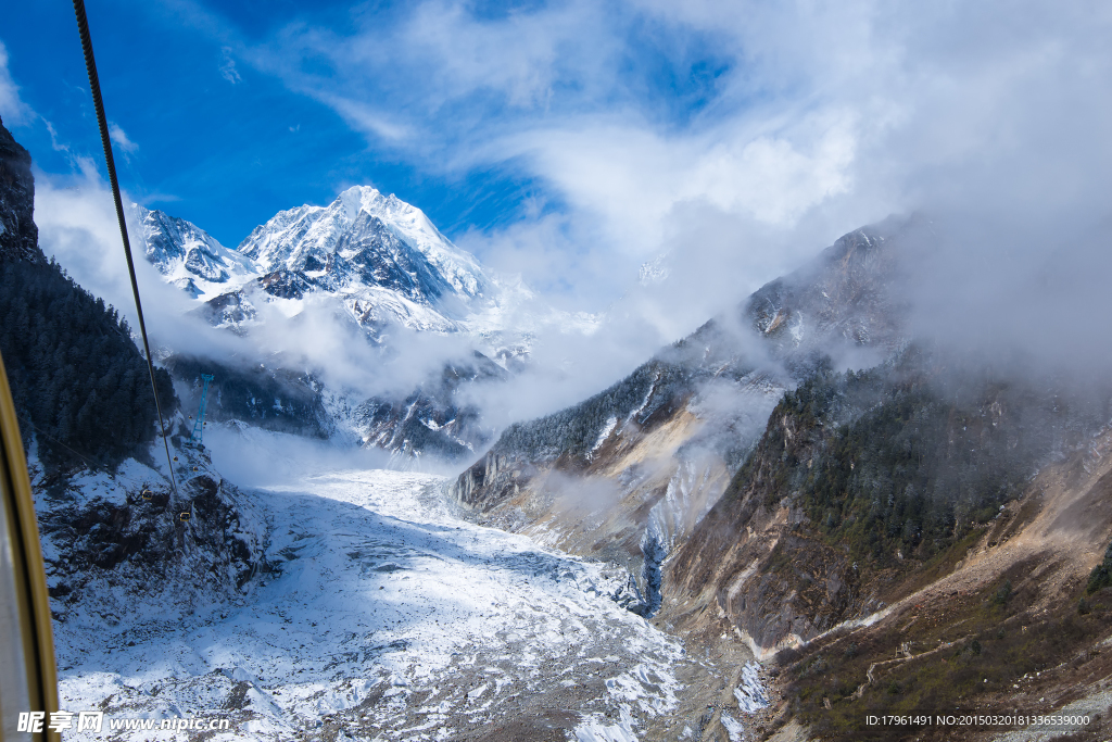 贡嘎雪山
