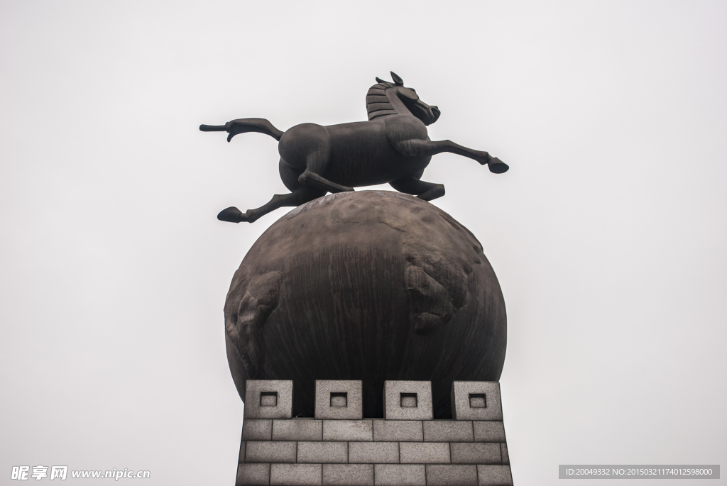 铜马
