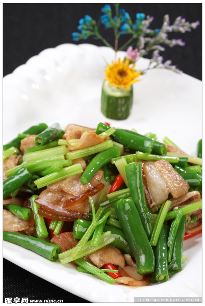 杭椒土芹炒咸肉