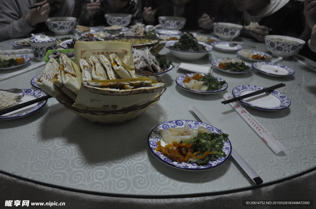 一桌子美食