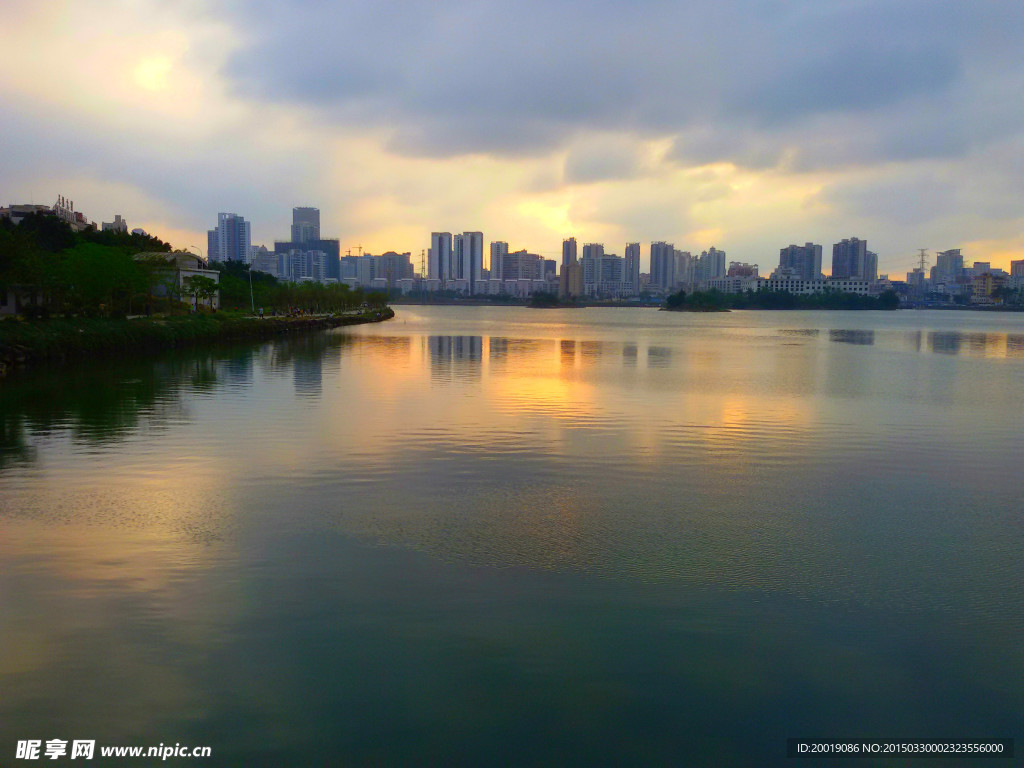 湖畔风景