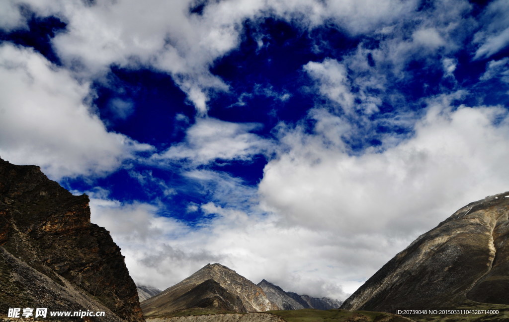 高山巍峨