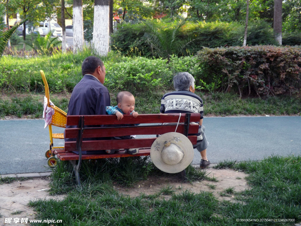 老人与小孩