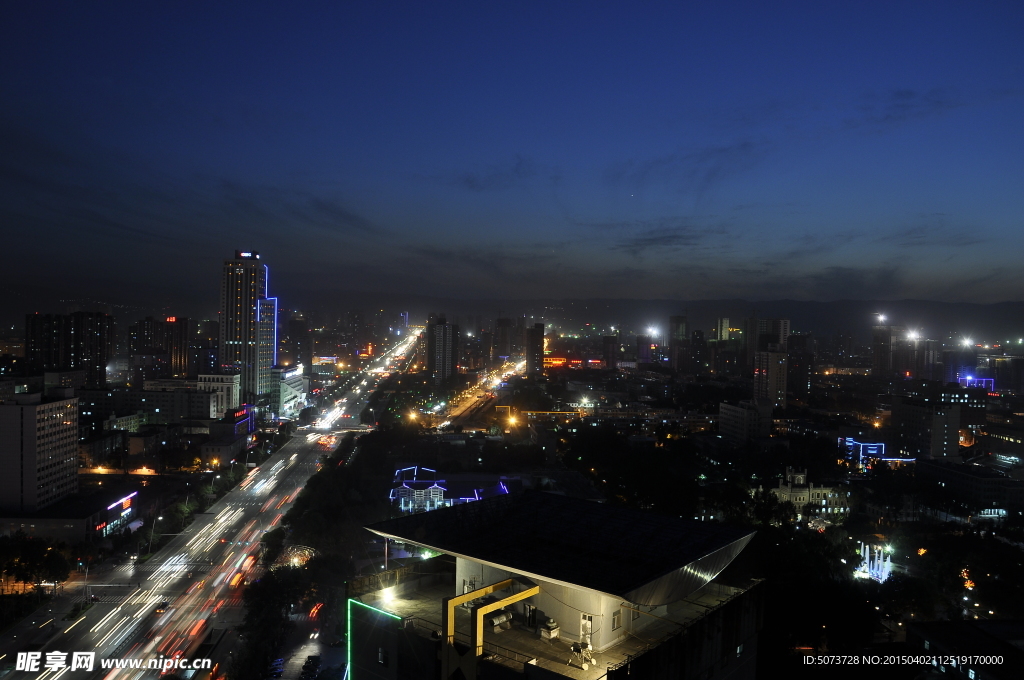 迎泽街夜景