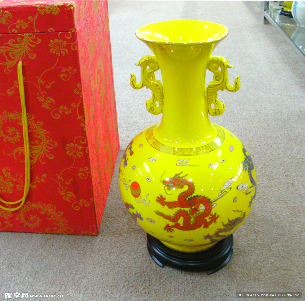 黄龙花瓶
