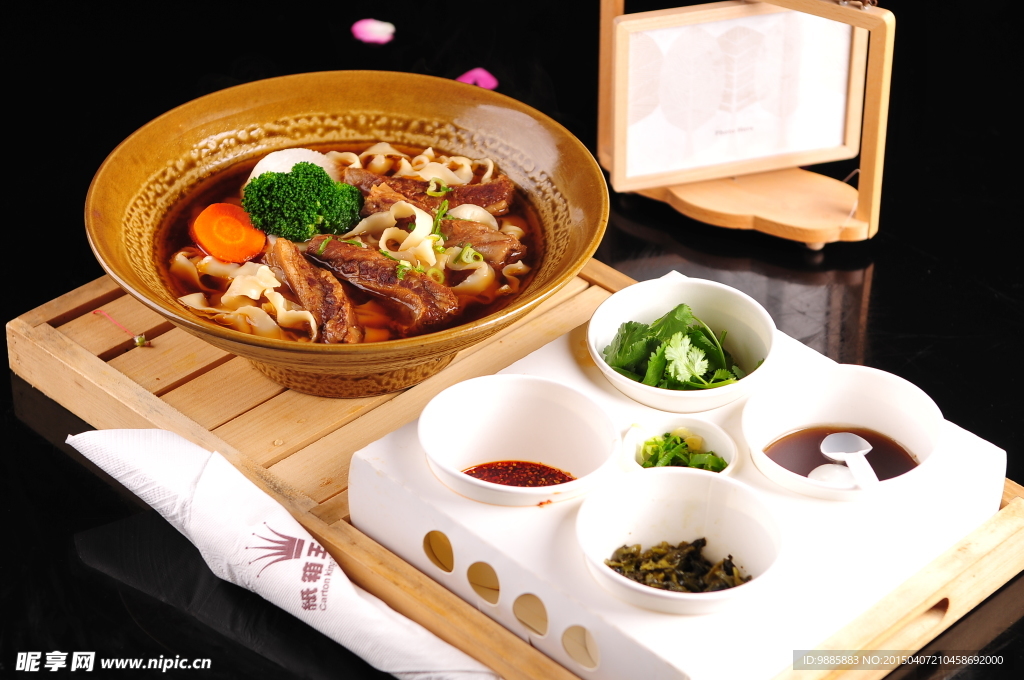 牛肉刀削面