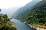 青山河流