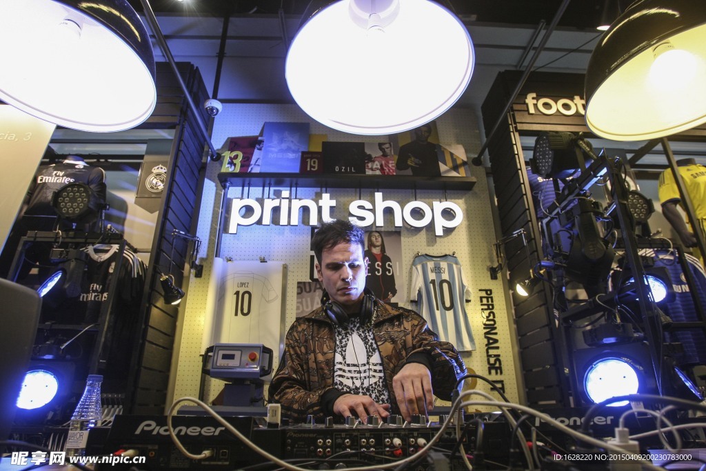 ADIDAS专卖店