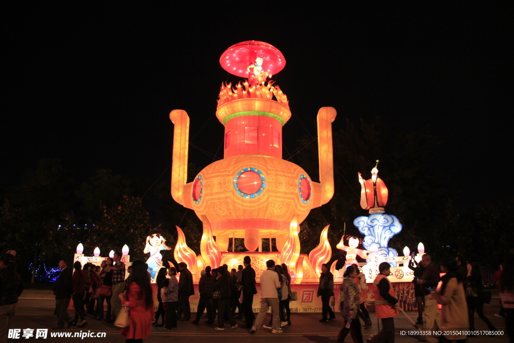 炼丹炉彩灯夜景实景照