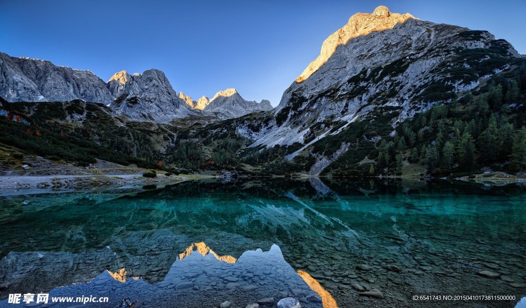 高山湖泊