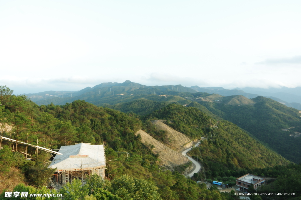 万顷群山