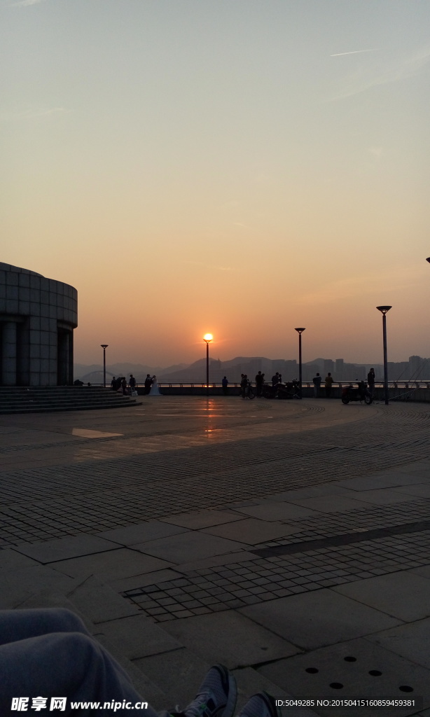 灯火夕阳