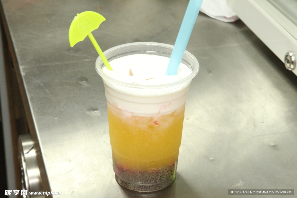奶盖鲜果冰奶茶