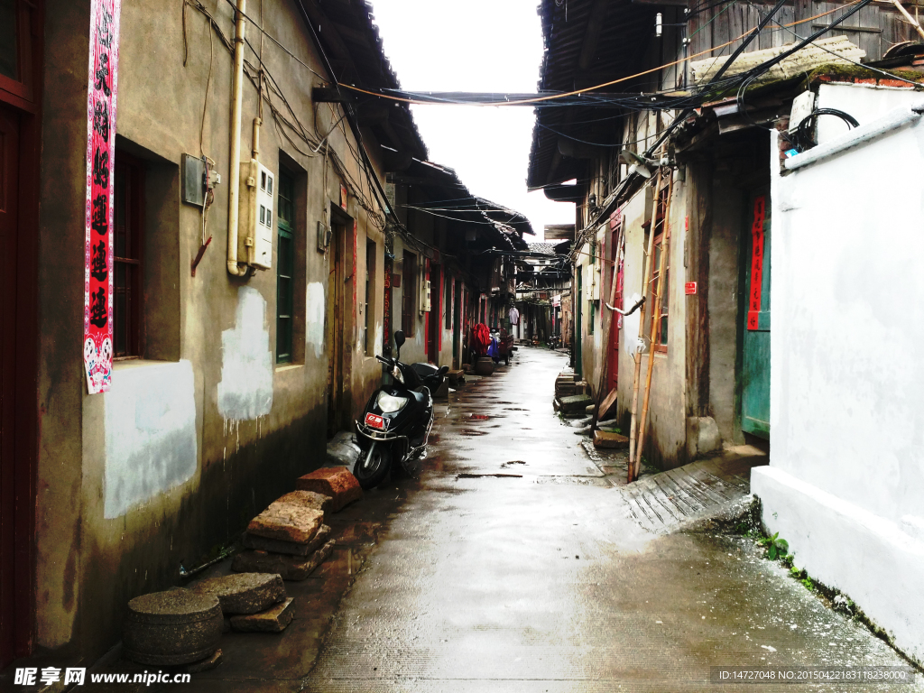 雨巷老城区小巷子老建筑