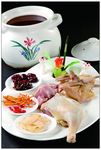 天麻炖乌鸡