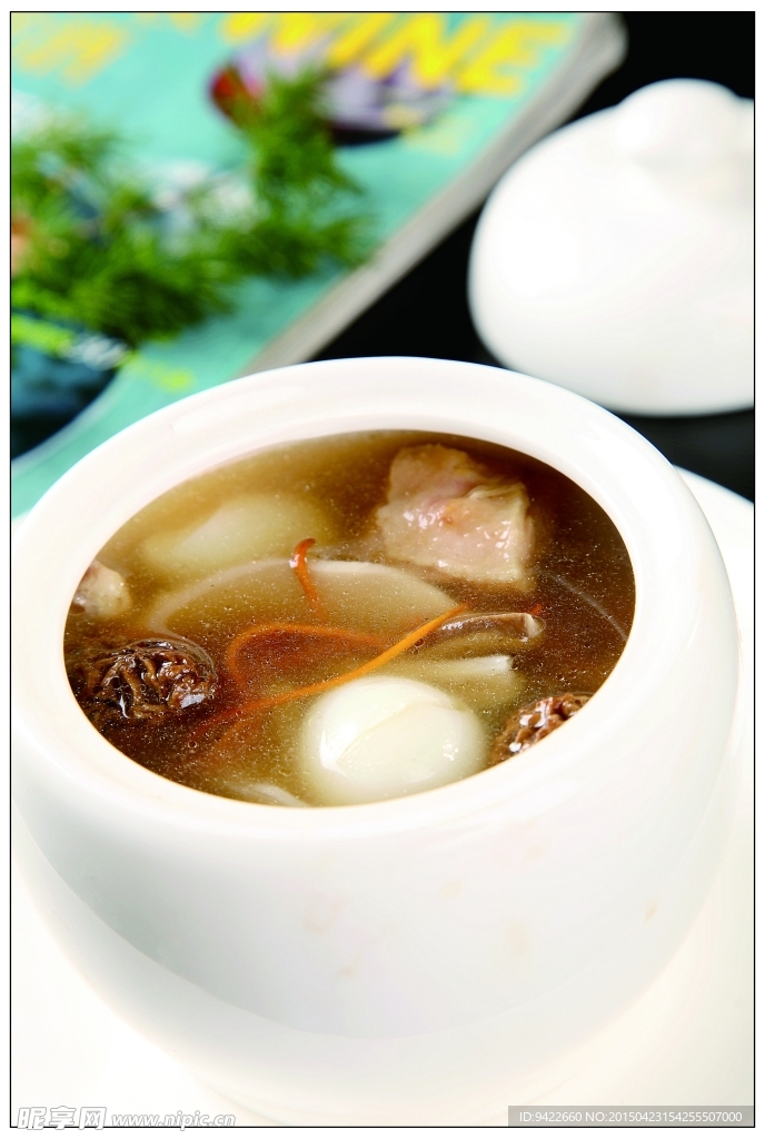 羊肚菌炖乳鸽