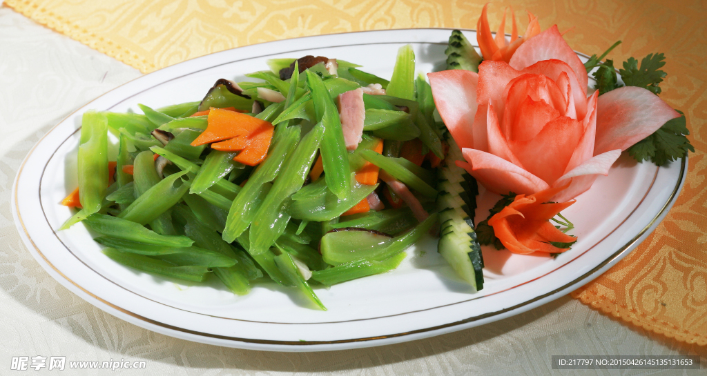 芹菜炒肉